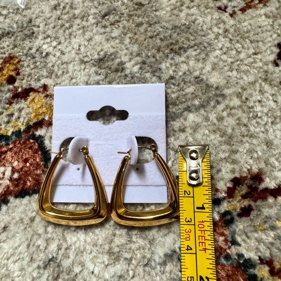 Gold Hoop earrings - Picture 3 of 3